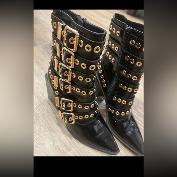 Jeffrey Campbell Black leather patent ankle boots with gold buckles. Size 5.5 - Picture 3 of 9
